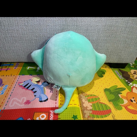 Squishmallow maggie the stingray 8" - Picture 2 of 4
